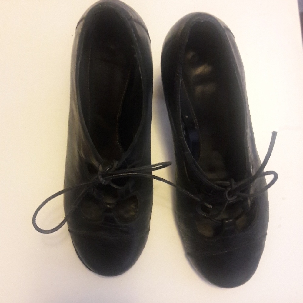 Women's shoes.